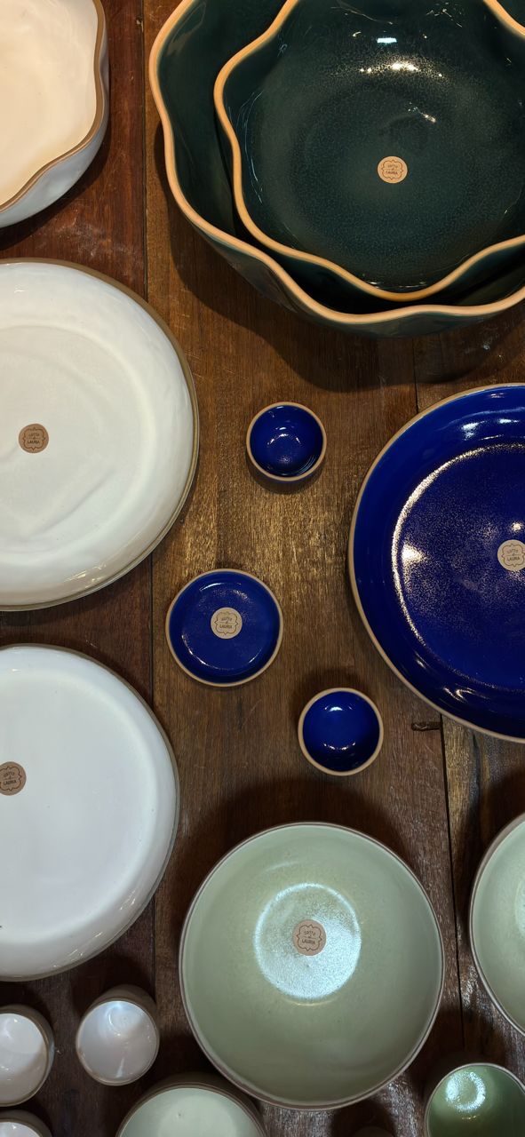 Detalhe de composição multicolor — variação de acabamentos