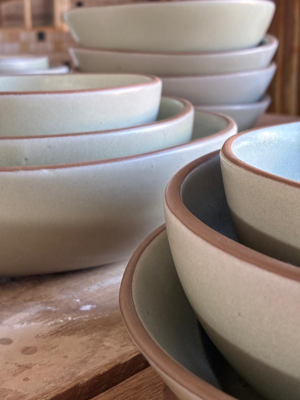 Bowls foscos em tons neutros com borda de terracota — Linha Terra