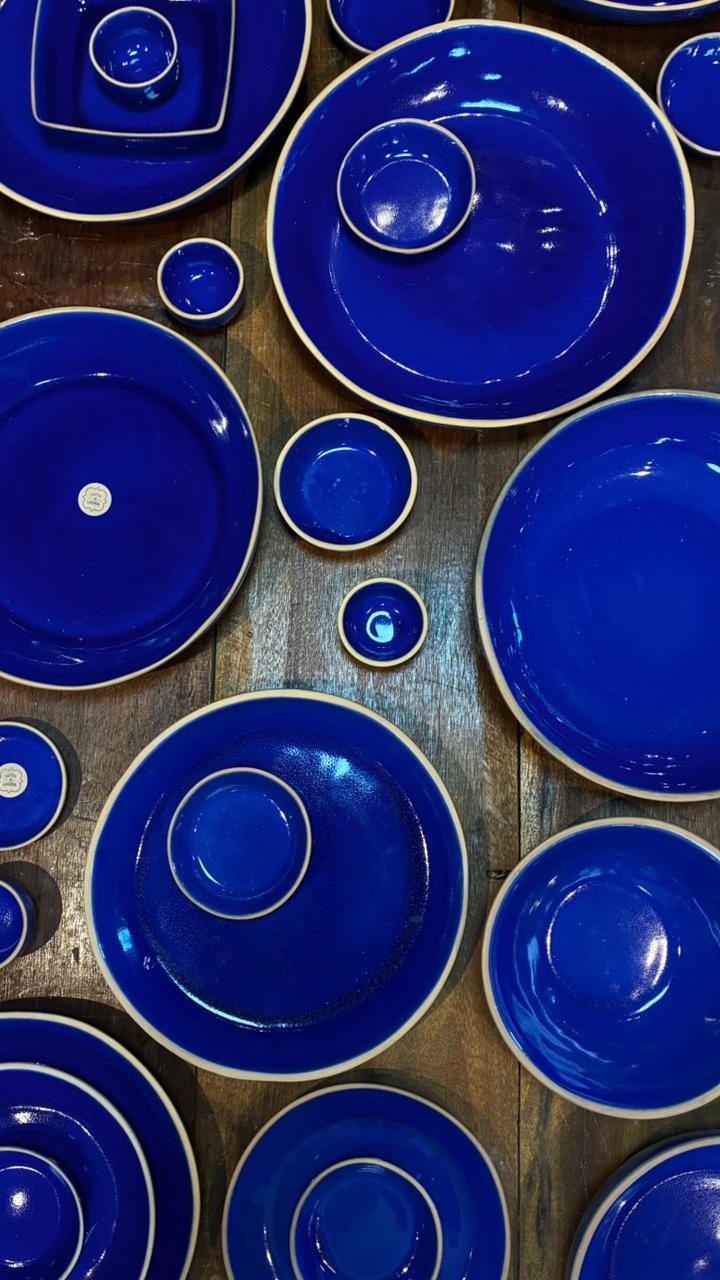 Vista superior da linha azul cobalto completa, com petisqueira quadrada